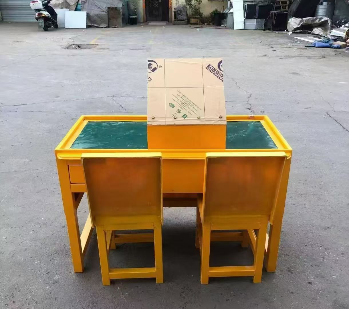 邵阳防静电导通桌井下煤矿火工品发放桌：危险品流转的安全守护者